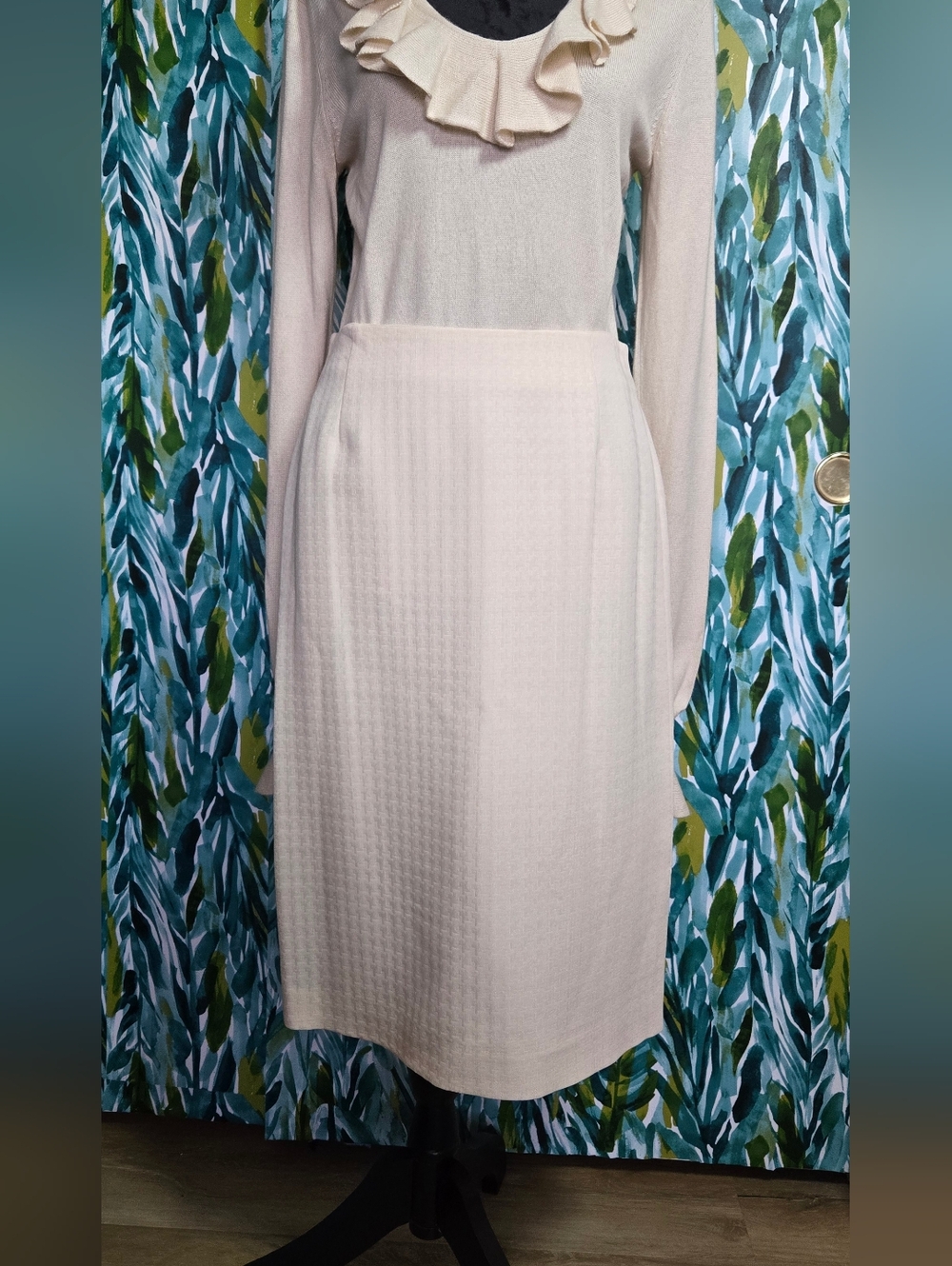 Victor Victoria Women's Cream Midi Pencil Skirt - Sleek Workwear Staple